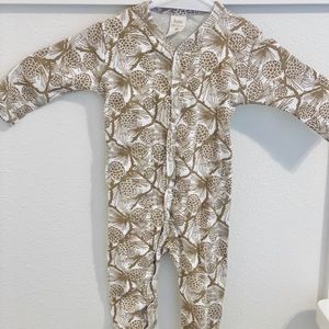 Kate Quinn button footie